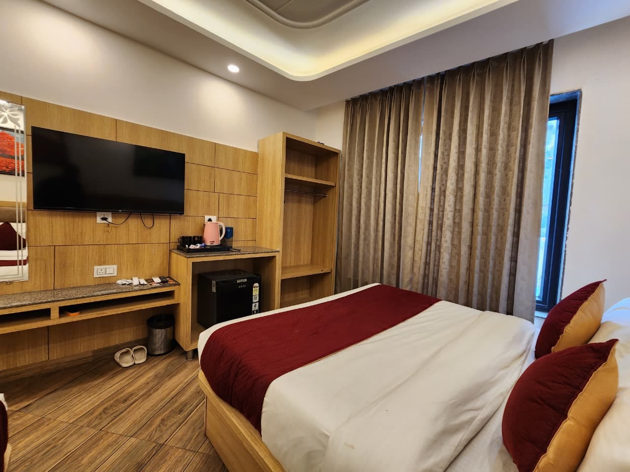 Hotel Mahesh Residency - Tap to explore photos