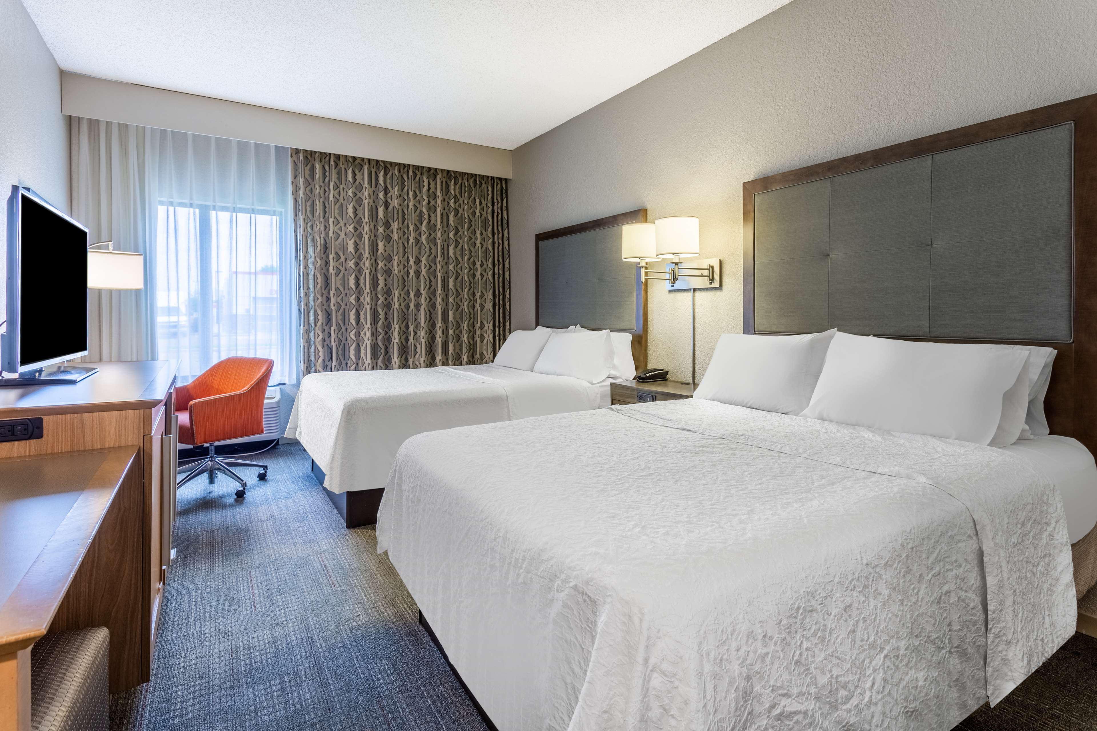 Hampton Inn Eau Claire - Tap to explore photos
