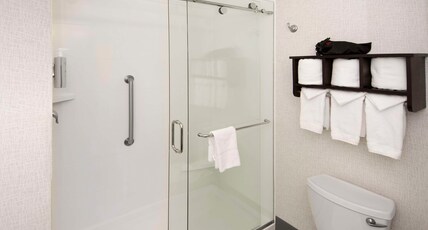 Hampton Inn & Suites Raleigh Downtown Room Type - 1 KNG STUDIO SUITE NOSMOKE