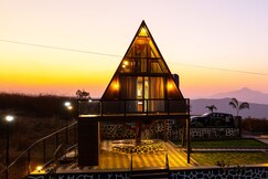 SKYGRAM STAYS CLOUD 1 1BHK WITH LAKE VIEW