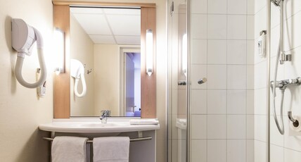 ibis Issoire Room Type - Standard Room with two single beds