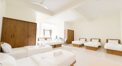  Savi Service Apartment | 2 & 3 BHK Room Type - 8 Bed Family room