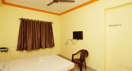 Sri Arasappar park Room Type - DOUBLE ROOM A/C