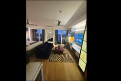 Royale Indigo Airport View by superhomes
