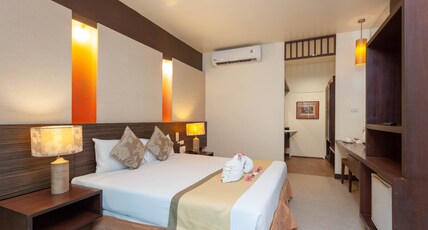 Al's Resort Room Type - Courtyard Studio - King Bed