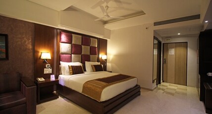 HOTEL GRAND MEHFIL Room Type - DELUXE ROOM