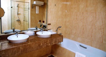 Best Western Plus Mahboula Room Type - 2 Single Beds, Superior Room, Mini Bar, Wi-Fi, Sofa, Safe