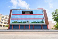 Address of Townhouse Vishwavidyalaya Metro Station Kanpur