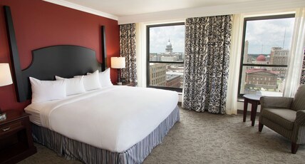 President Abraham Lincoln Springfield a DoubleTree by Hilton Room Type - CORNER CITY VIEW - 1 KING