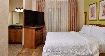 Staybridge Suites LAS CRUCES, an IHG hotel Room Type - 1 Bedroom Suite 1 King