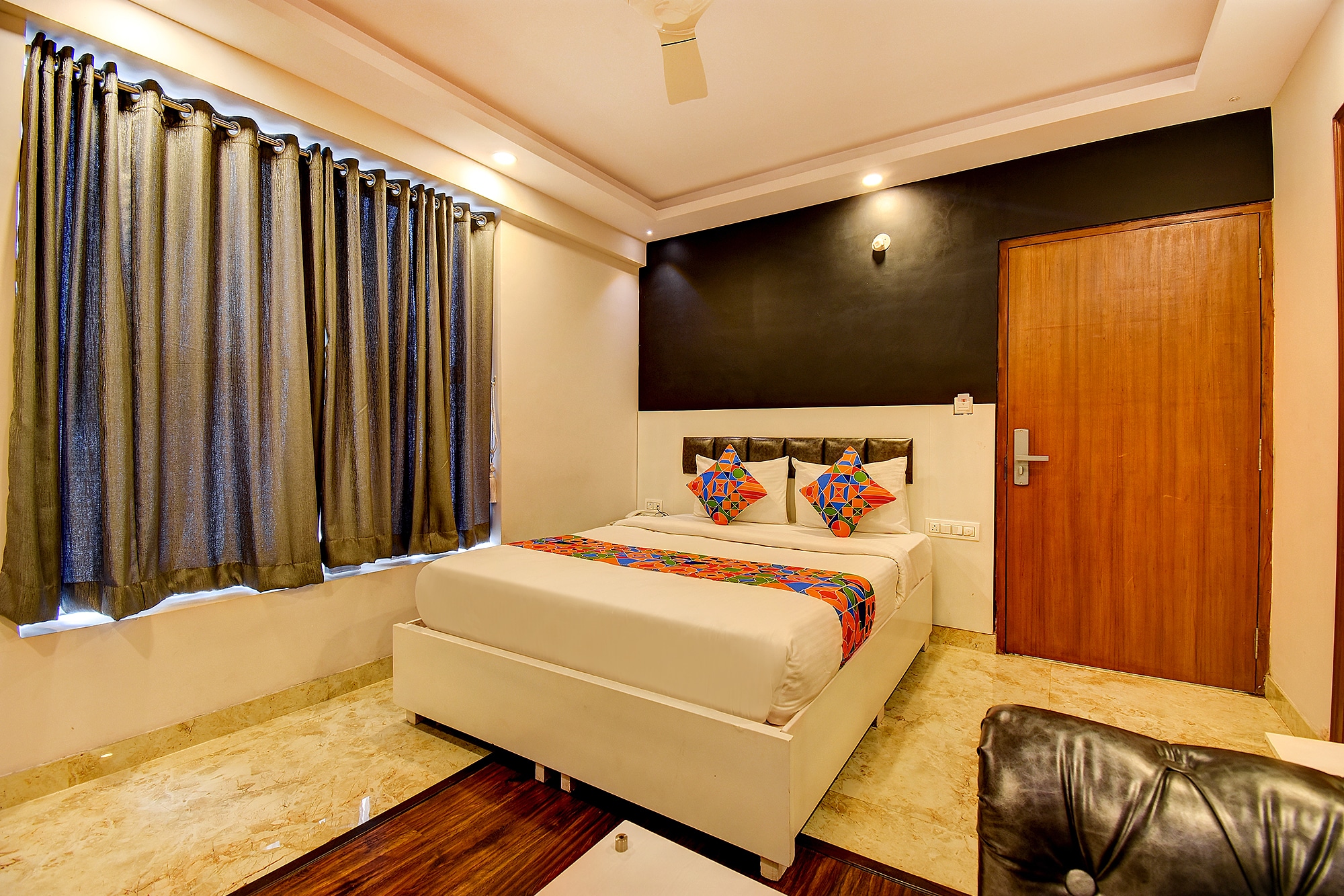 FabHotel Cozzy Inn - Jayanagar - Tap to explore photos