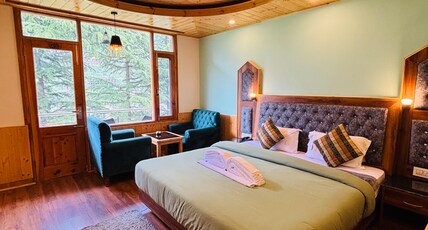 Navaura Stays & Cafe, Old Manali Room Type - Mountain View Room with Private Balcony