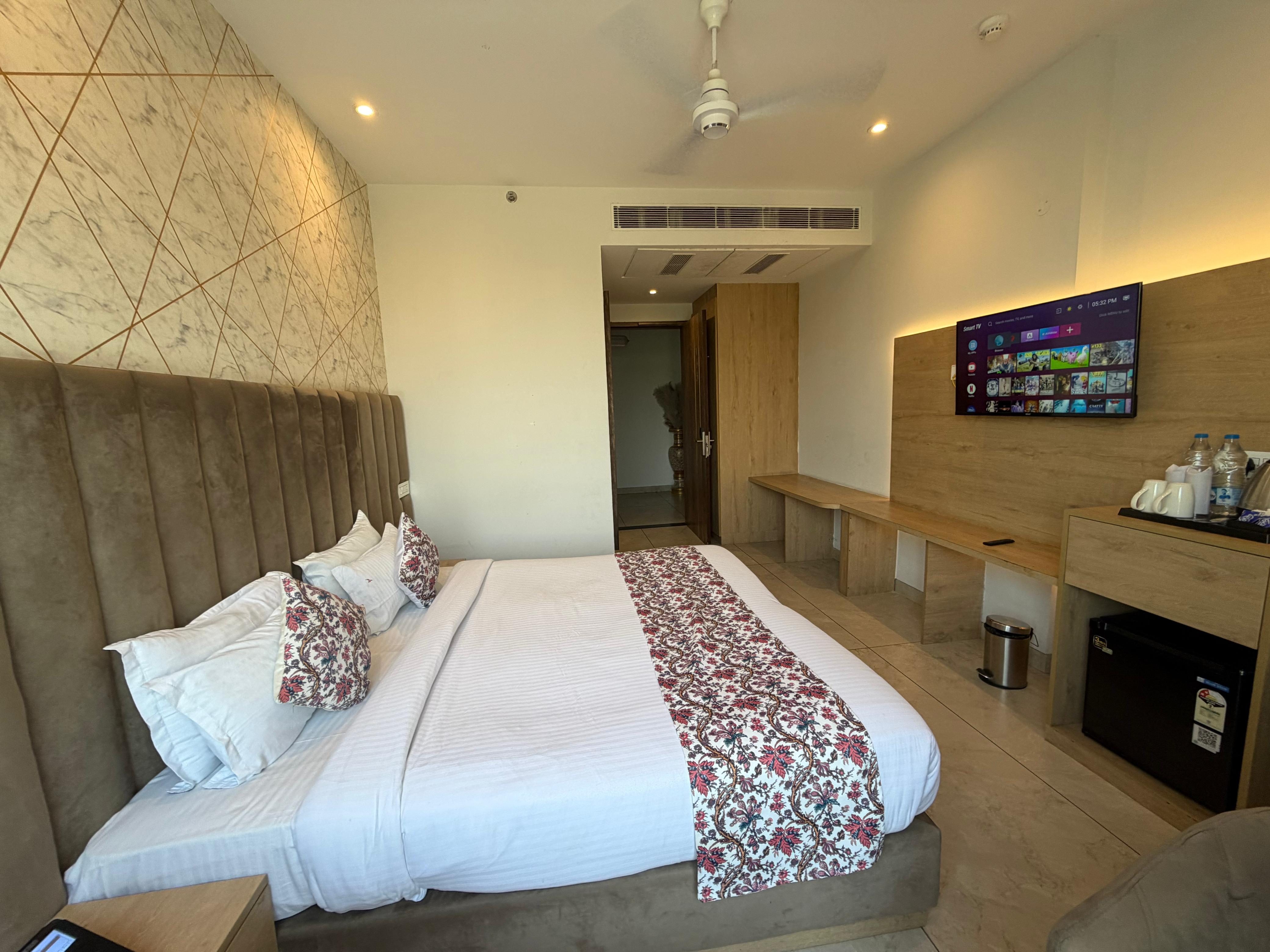 ACR Luxury Hotel - Tap to explore photos