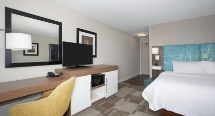 Hampton Inn by Hilton Bellevue Room Type - 1 KING BED NONSMOKING