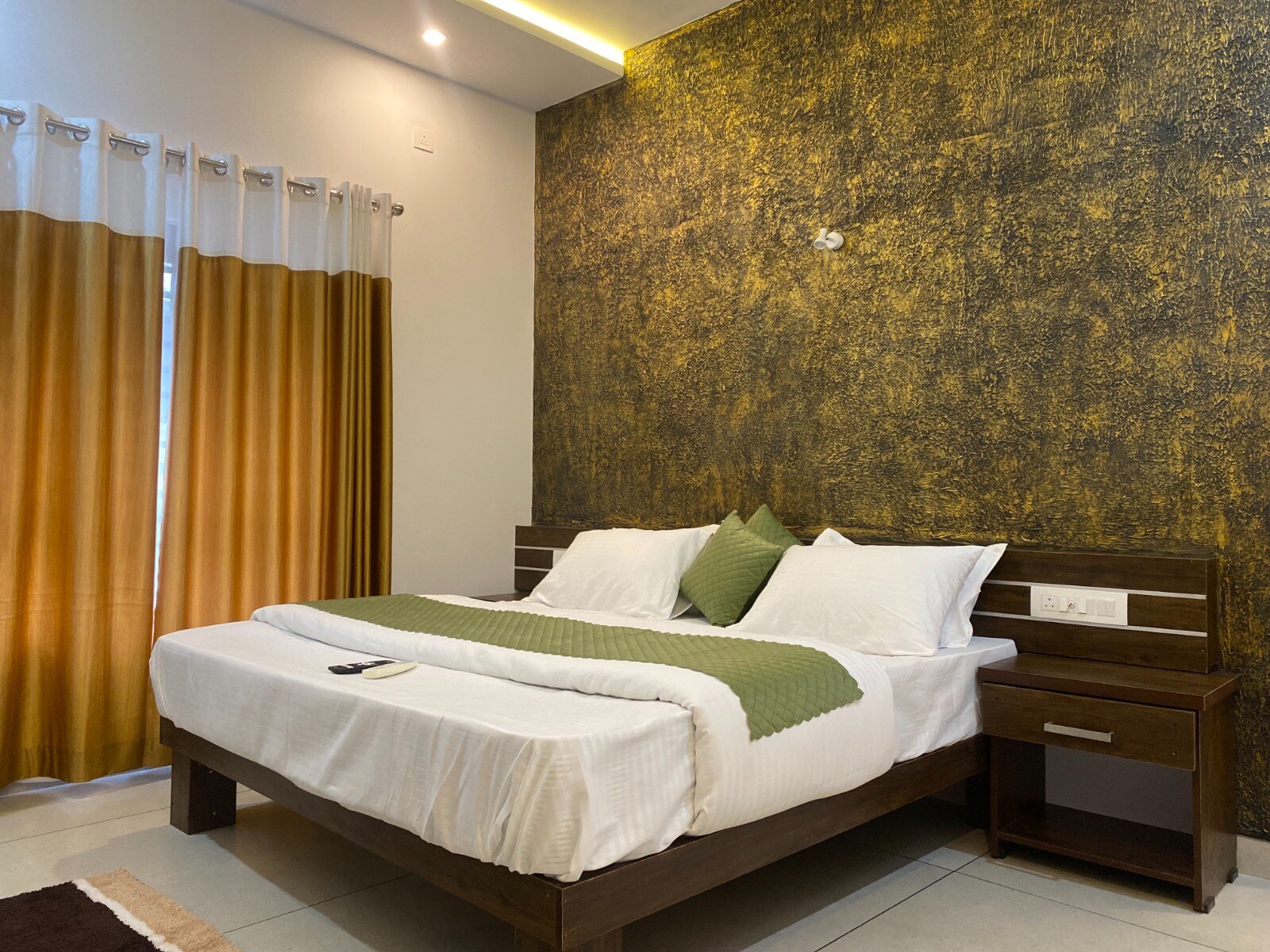 Empire Mona Villa Rooms - Tap to explore photos