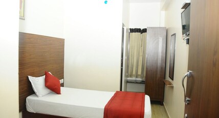 Hotel Lovelynest Room Type - Deluxe Non AC Room
