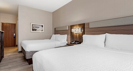  Holiday Inn Express Pittsburgh E - Waterfront Dr, an IHG Hotel Room Type - 2 Double Beds Standard Comm Access
