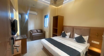 Jasneet Home Stay(300M From Golden Temple) Room Type - Super Deluxe Room with Sofa Cum Bed