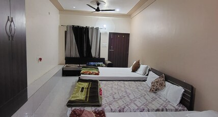 hari ratna home stay Room Type - Tripple Deluxe Room