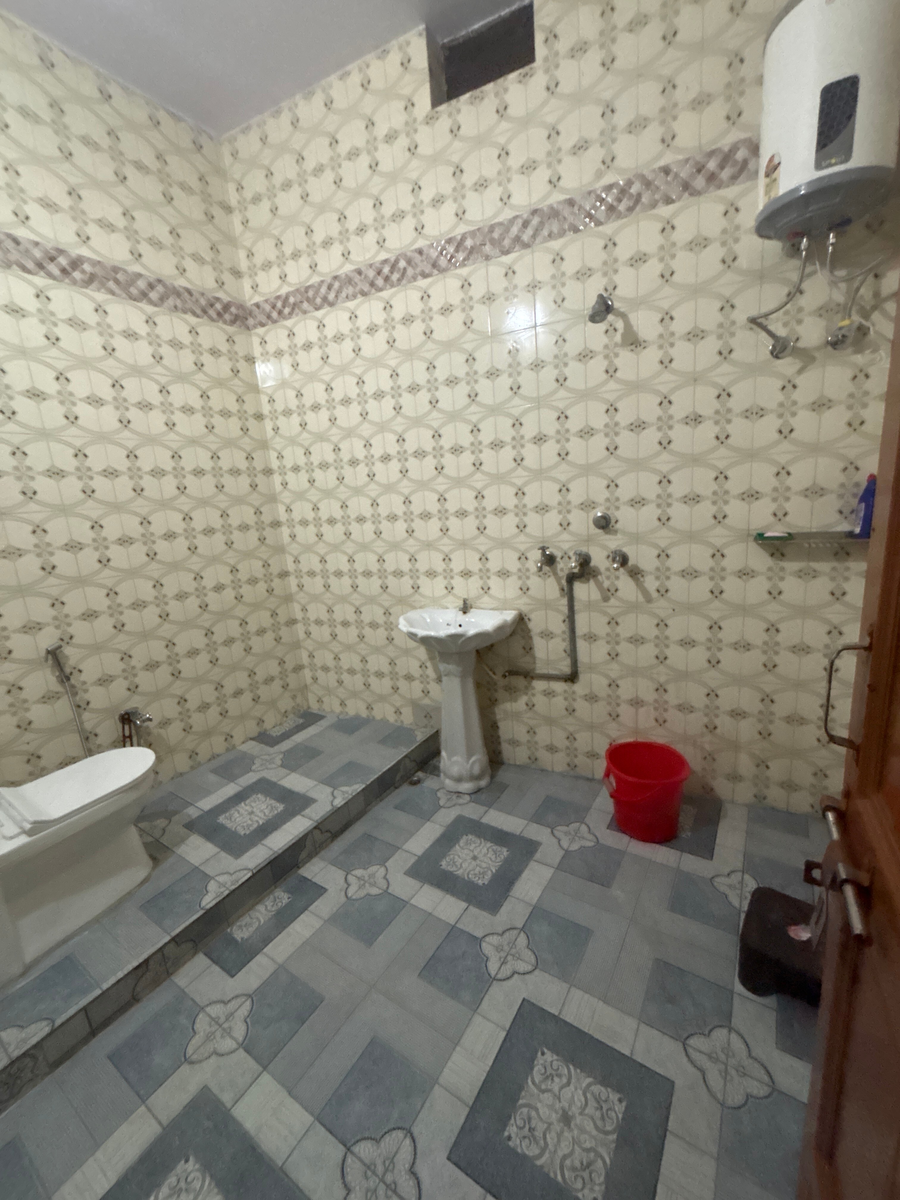 SHISH KAMAl Homestay - Tap to explore photos