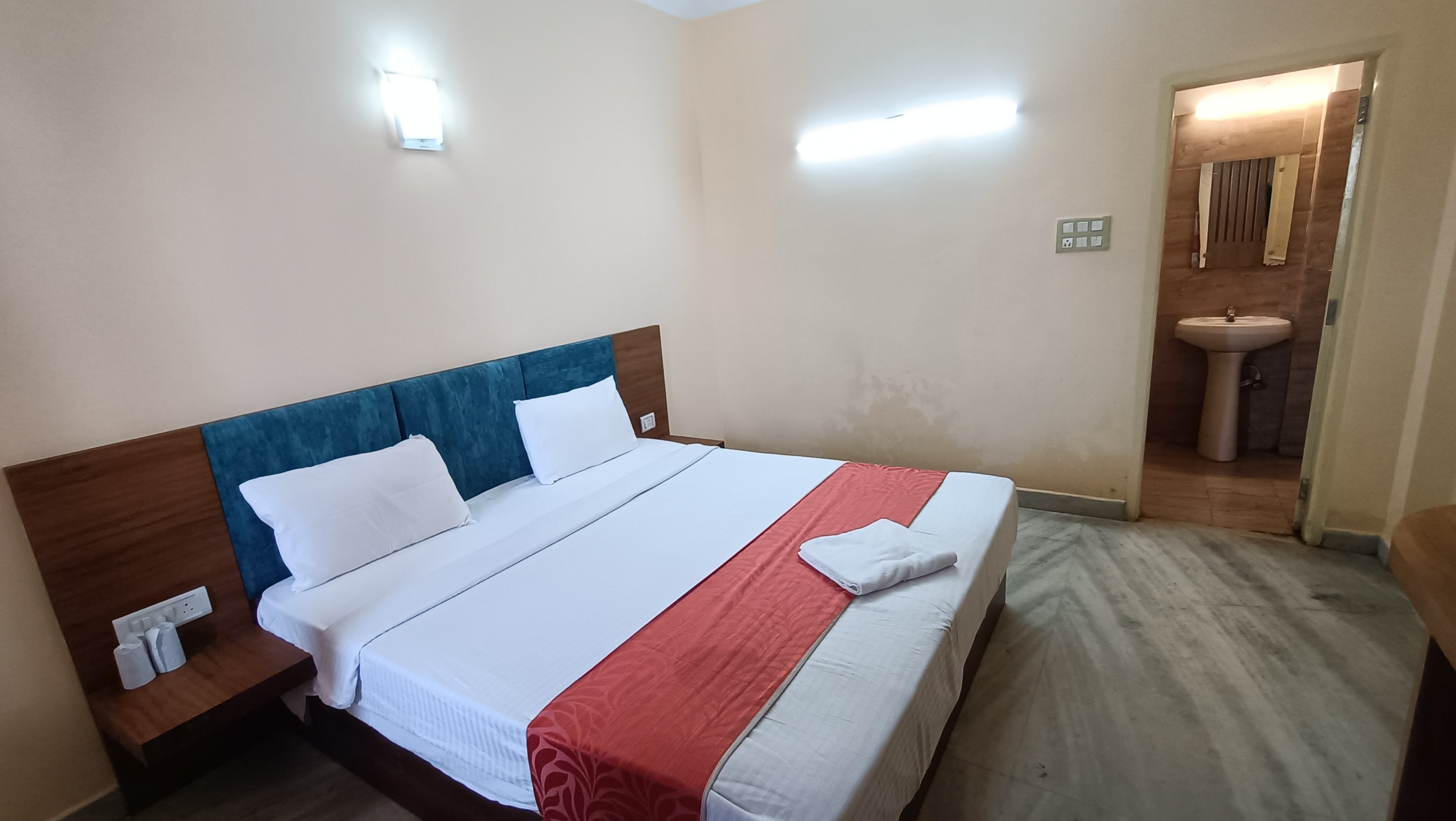 Hotel Sagar Tarang (Berries Group) - Tap to explore photos