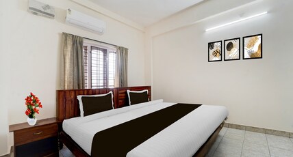 Hotel O Pathanamthitta Near Mahatma Gandhi Statue Room Type - Classic with Balcony