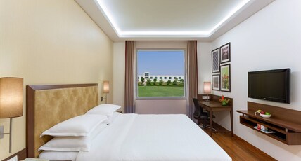 Four Points by Sheraton New Delhi Airport Room Type - Premier King