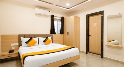 Itsy Hotels Saffron Groves Room Type - Deluxe Room with Balcony