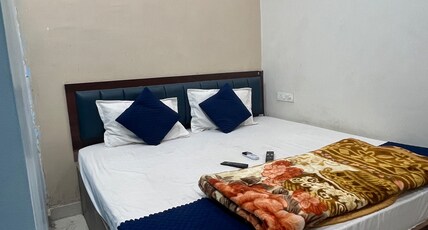 Kanha p. Guest house Room Type - Deluxe Bedroom 1