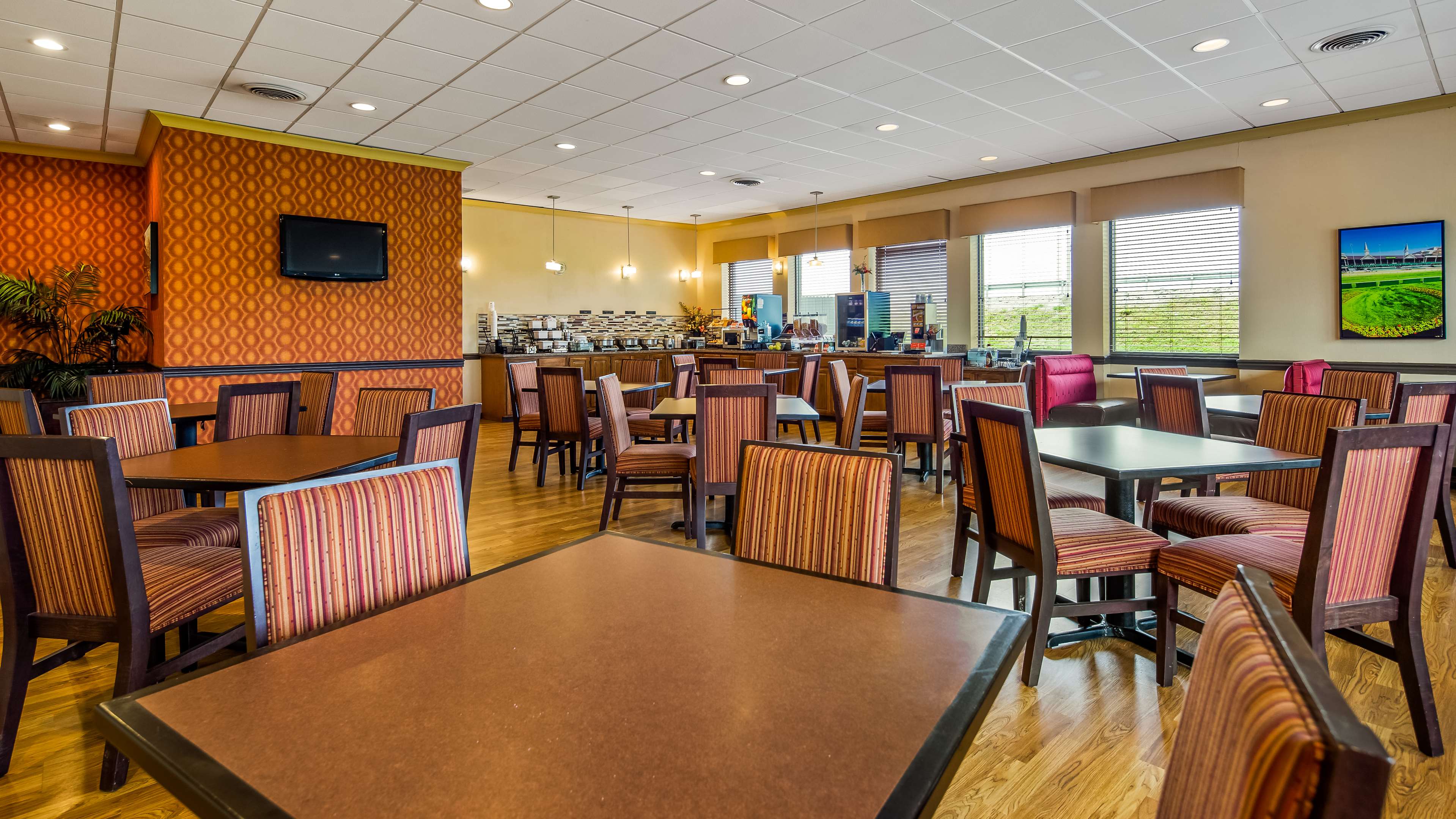 BEST WESTERN SHEPHERDSVILLE - Tap to explore photos