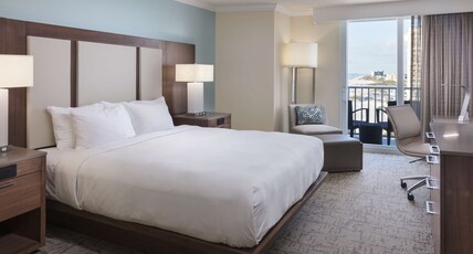 Hilton Clearwater Beach Resort & Spa Room Type - 1 KING ACC W  RI SHWR