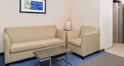 Holiday Inn Express St. Louis West - O'Fallon Room Type - 1 King Bed Suite Sofa Bed