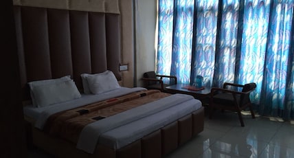 Hotel President- pure Veg (Centrally AC) Room Type - Deluxe Room ( Non-View ) - pure Veg. Hotel President- pure Veg (Centrally AC) Room Type - Deluxe Room ( Non-View ) - pure Veg.