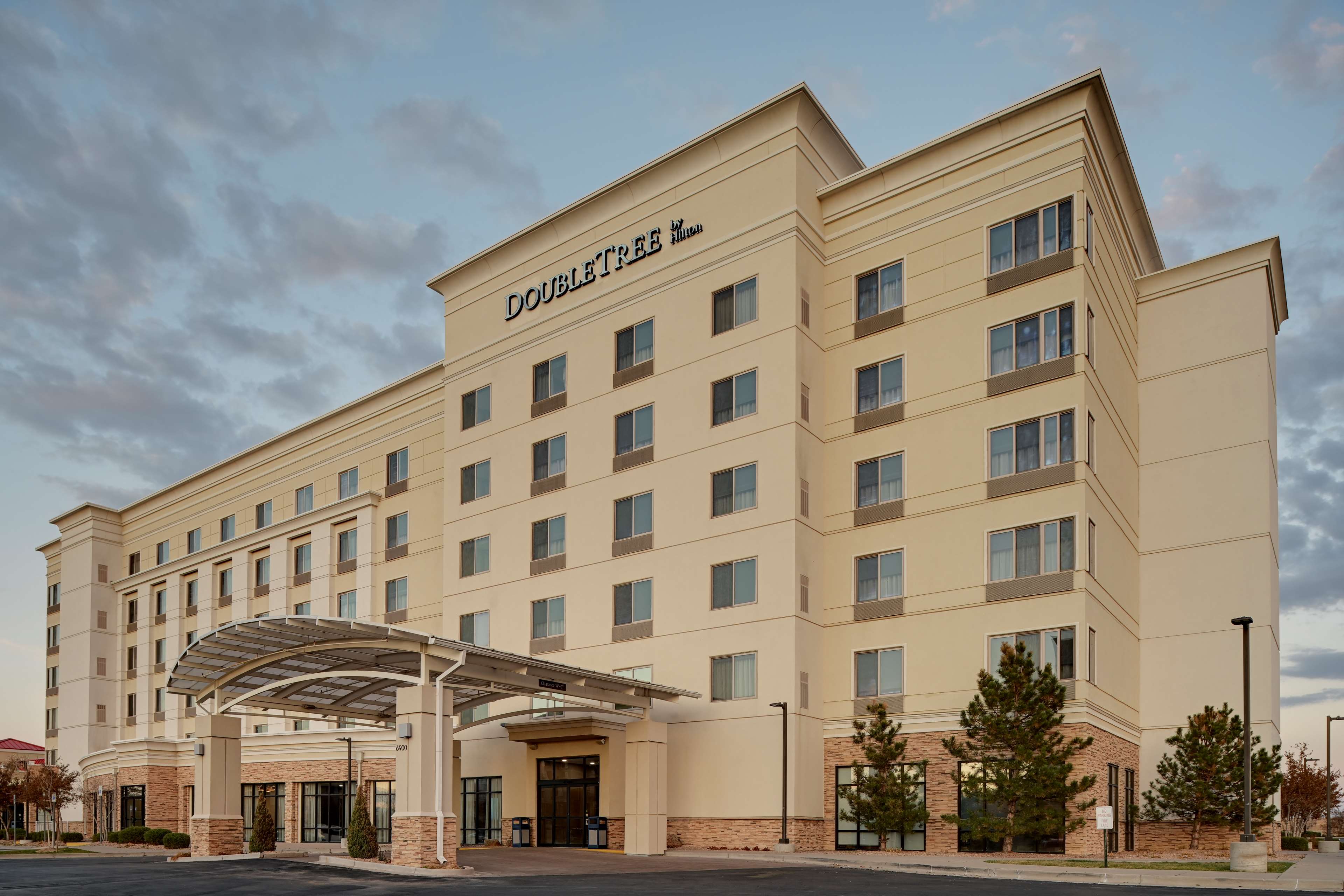 DoubleTree by Hilton Denver International Airport - Tap to explore photos