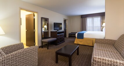 Holiday Inn Express and Suites Moultrie Room Type - 2 Queen Beds Suite Mobil Access Tub