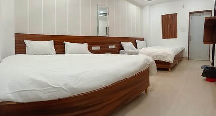 Sindhi Guest House Room Type - Family Comfort Suite