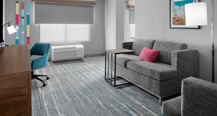 Hampton Inn by Hilton Phoenix-Biltmore Room Type - 1 KING EXECUTIVE SUITE NS