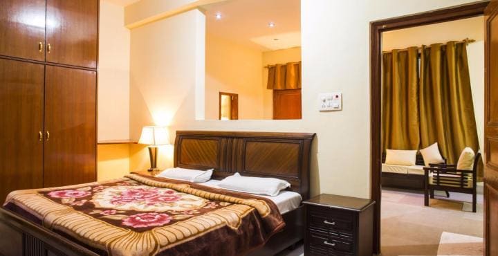 Hotel Deodar Villa - Tap to explore photos