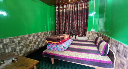 The Mehfil - Cafe and Stay Room Type - Double Room with Shared Washroom