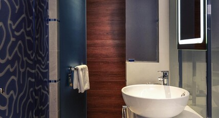 Mercure Kota Kinabalu City Centre Room Type - Superior Room with 2 Single beds