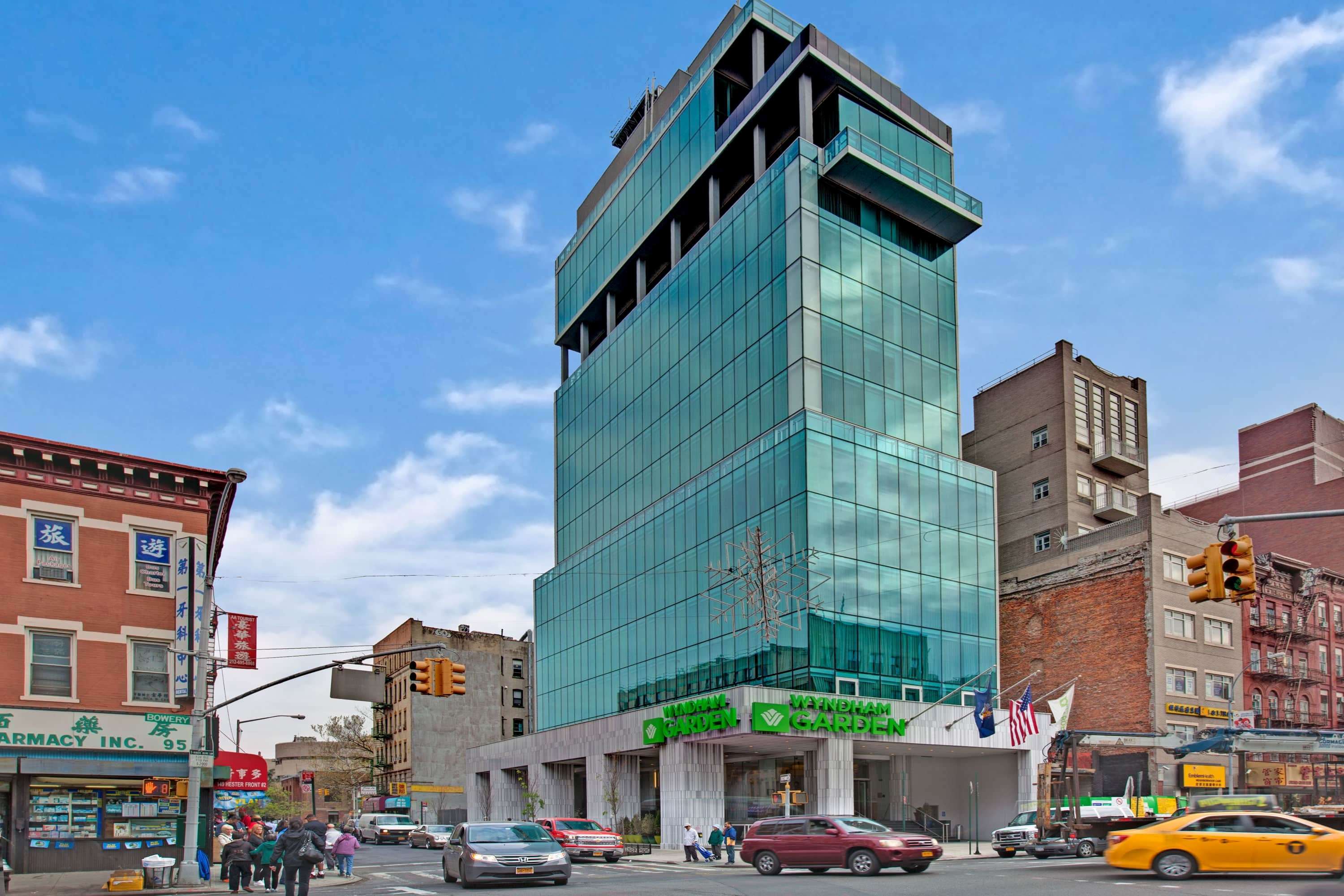 Wyndham Garden Chinatown - Tap to explore photos