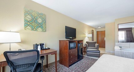 Best Western Central City Room Type - 1 King Bed, Non-Smoking, Jetted Tub, Microwave And Refrigerator, High Speed Internet Access, Coffee Best Western Central City Room Type - 1 King Bed, Non-Smoking, Jetted Tub, Microwave And Refrigerator, High Speed Internet Access, Coffee