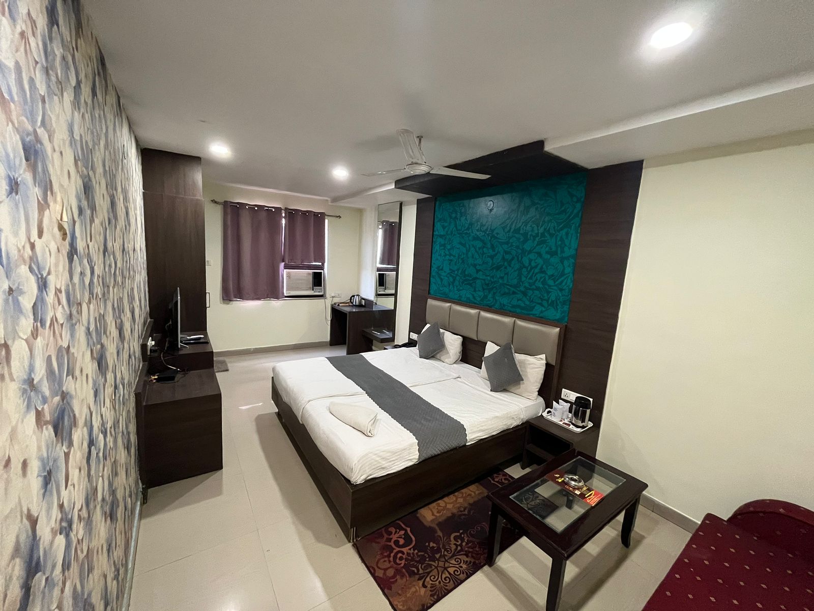 Hotel Pratap Residency - Tap to explore photos
