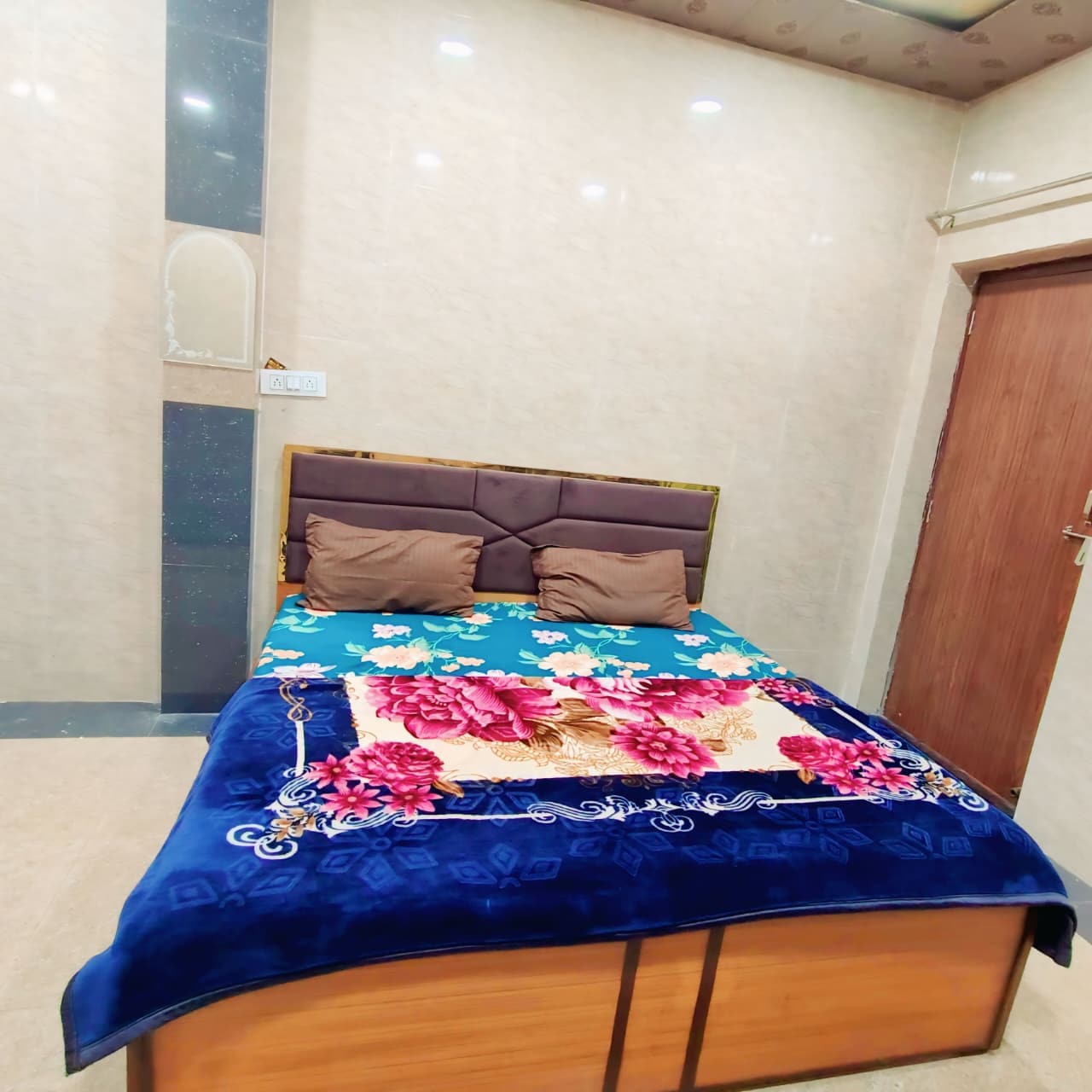 Goswami Home Stay Near Prem Mandir By HRG - Tap to explore photos