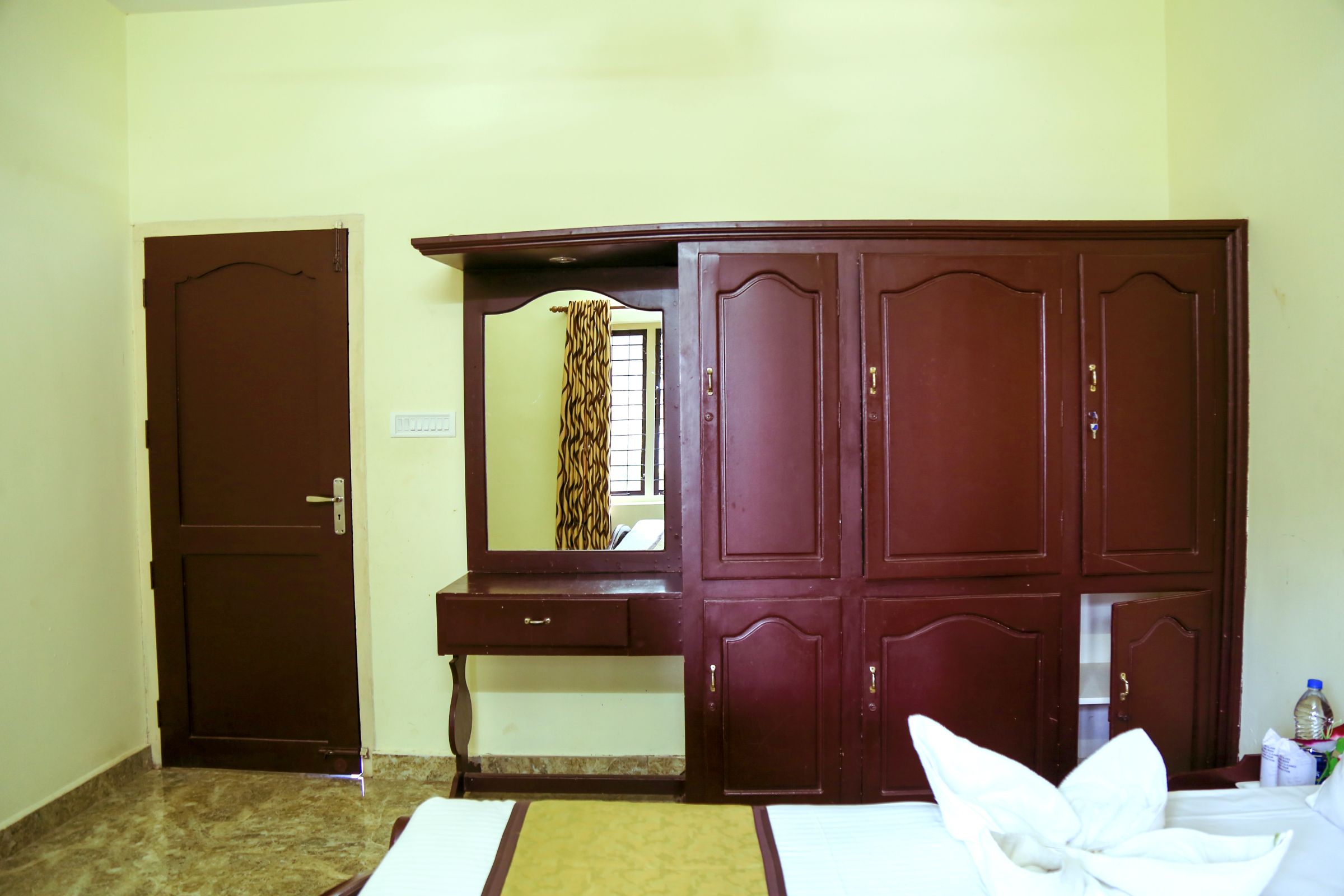 Green Height - Tap to explore photos