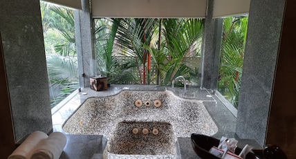 The LaLiT Resort and Spa Bekal Room Type - Deluxe Lagoon View Suite with Balcony / Jacuzzi / Sitout The LaLiT Resort and Spa Bekal Room Type - Deluxe Lagoon View Suite with Balcony / Jacuzzi / Sitout