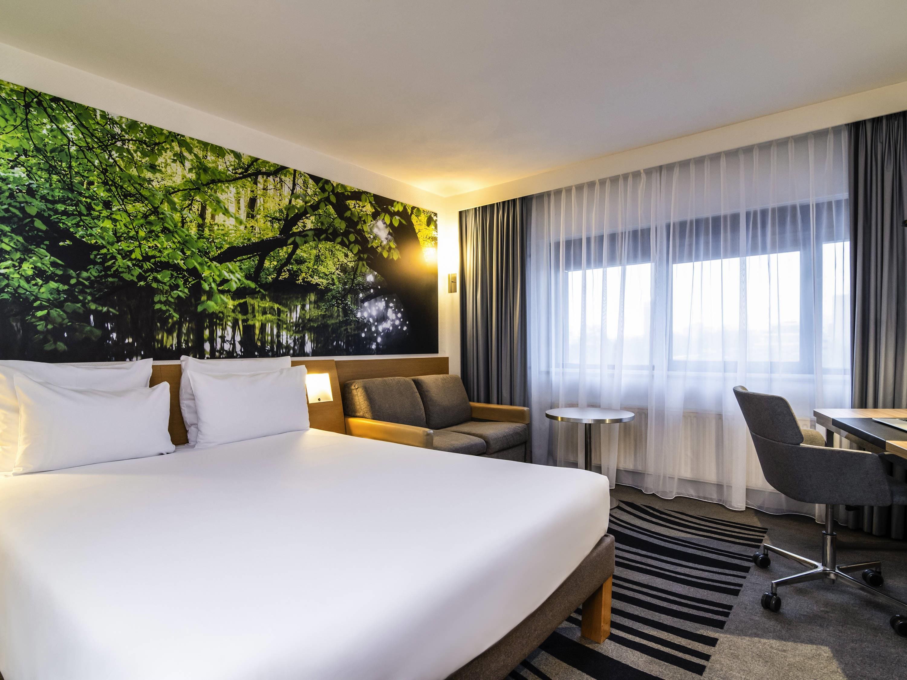 Novotel Amsterdam City - Tap to explore photos