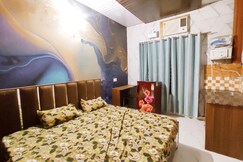 REGAL HOMESTAYS - Budget & Smart Rooms