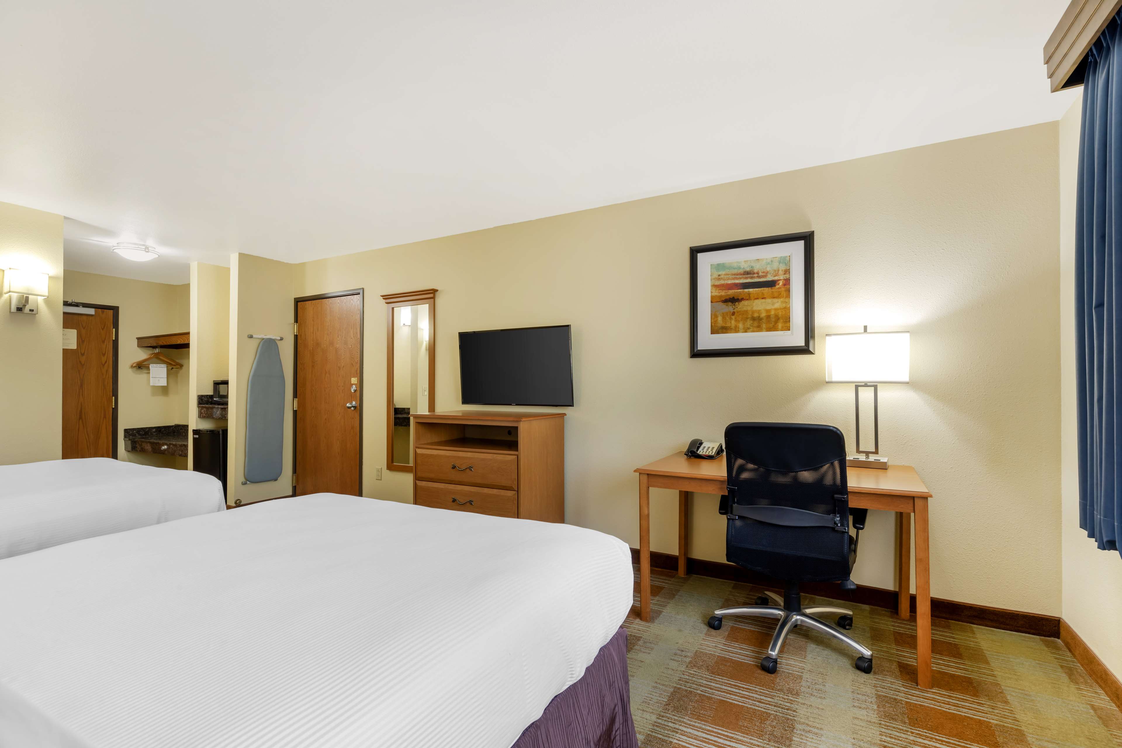 Best Western Kiva Inn - Tap to explore photos