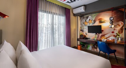 Viva Dash Hotel Seminyak Room Type - Dash Studio Grafitti